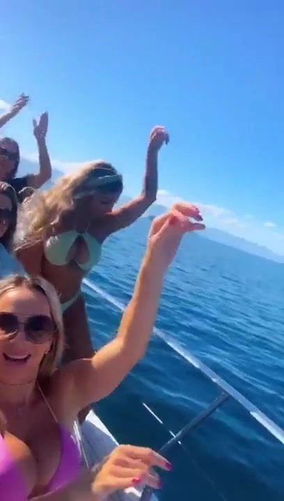 girls ready to land
