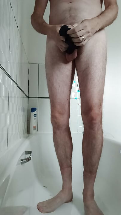 我最冒险也最刺激的一次撸管。闻着舔着继女的内裤，然后射在她脏脏的袜子里