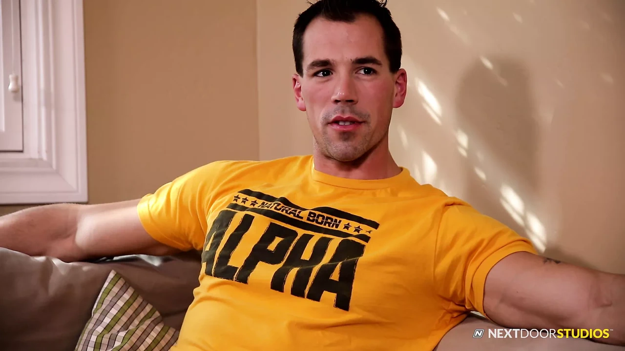 Nextdoorbuddies 香港的书呆子在学习休息时无鞍鸡巴