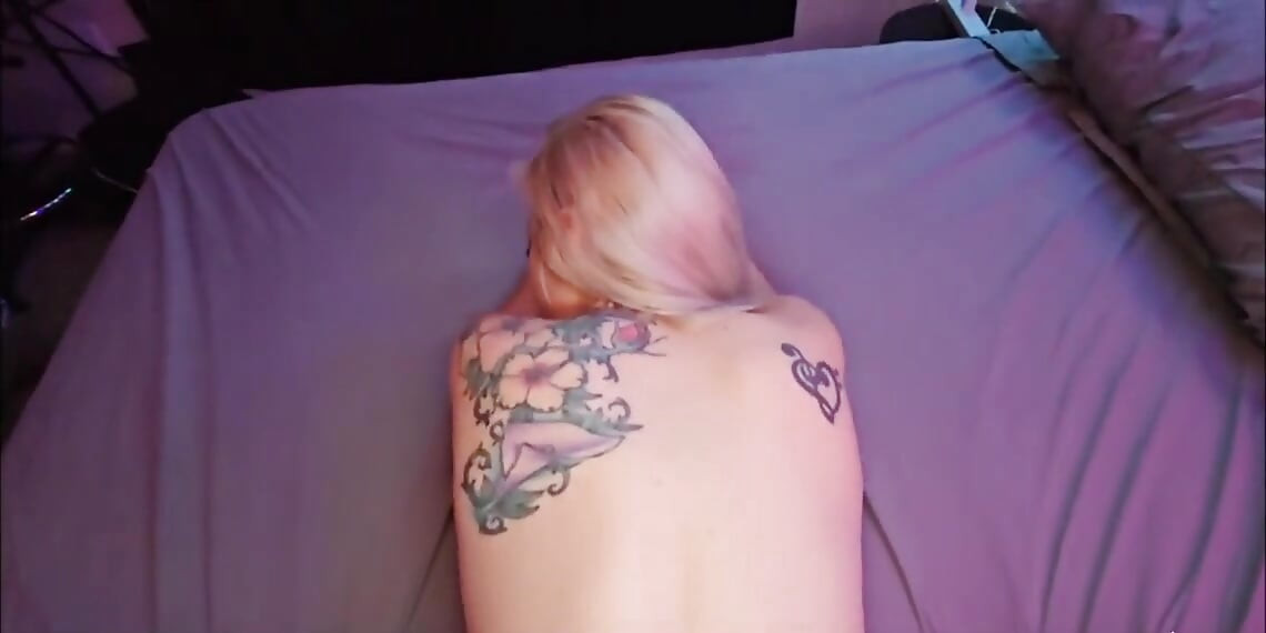 Big tit blonde babe Bambi Blitz