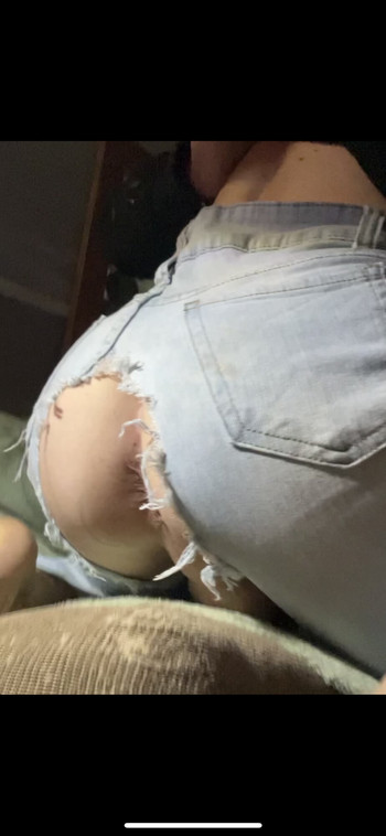 ここでパパを待ってるだけだよ...