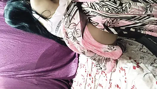 Musim 150. Bhabhi Bengoli melakukan seks pantat