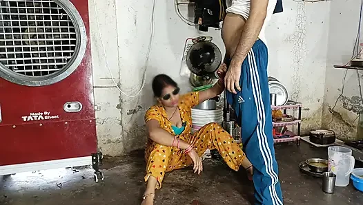 Ateşli seksi üvey kız kardeşin üvey erkek kardeşinin arazisinden üvey kız kardeşinin evde yalnızken eğlenceli seksi Hintçe ses