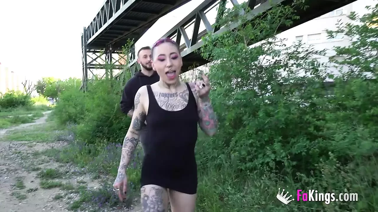Girl without limits: Barbara Morello is into public sex so much!
