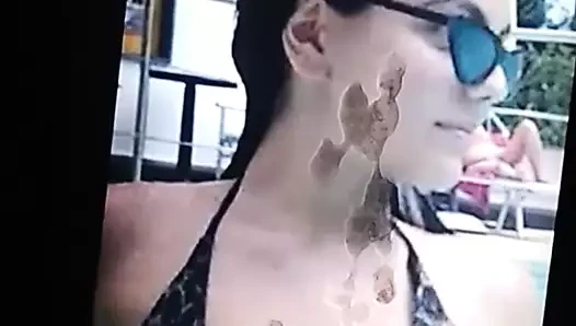 Arkadaşımın büyük göğüsleri üzerinde Cumming