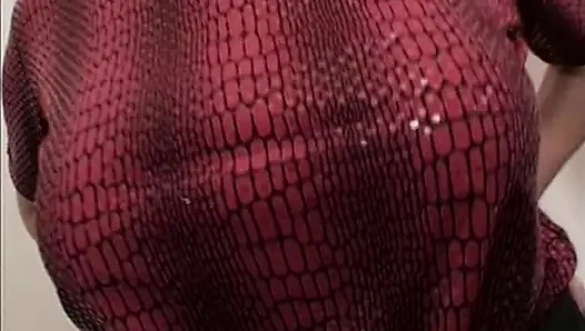 Geile blonde MILF gefingert und zu explosivem orgasmus bezeugt