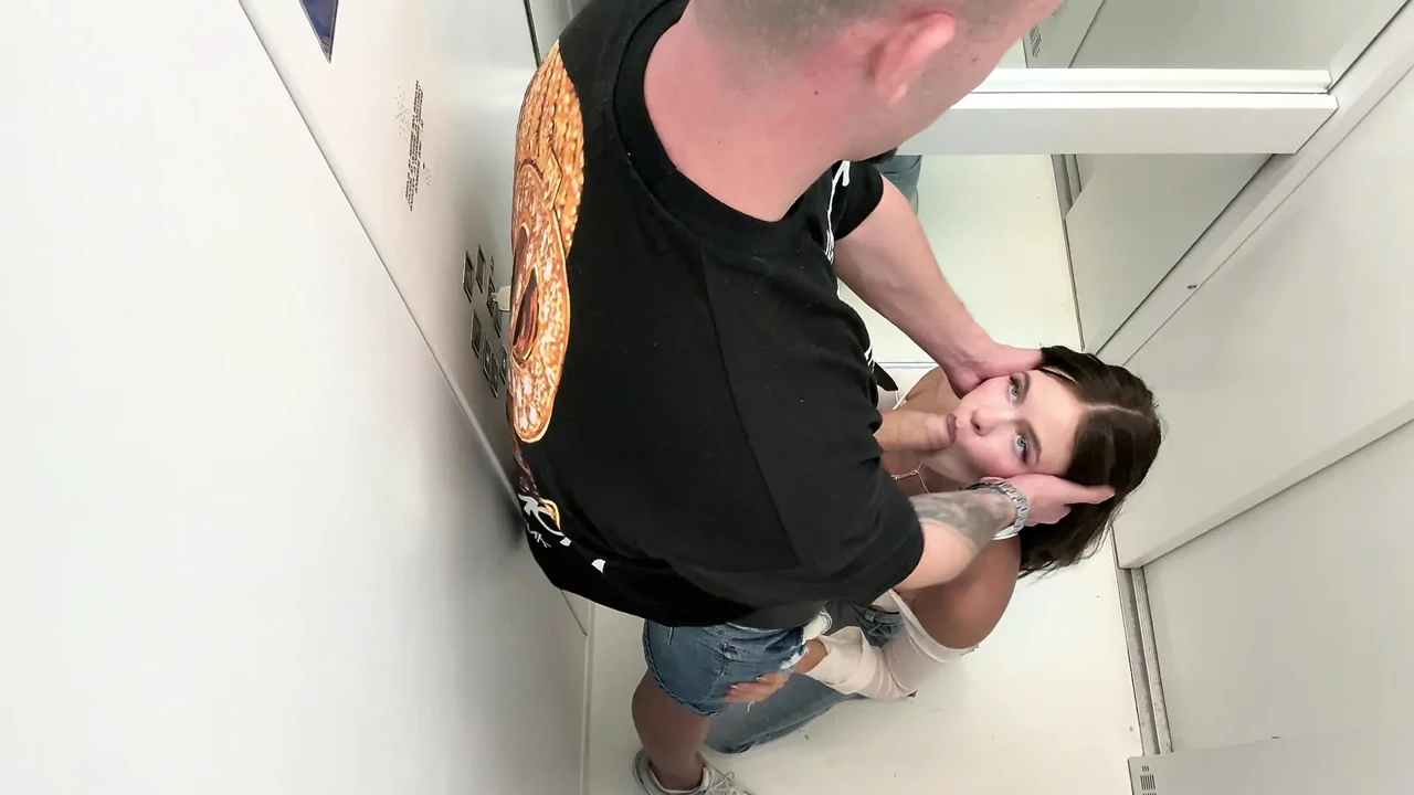 Elevator Encounter: Caught in the Act by a Neighbor – HD