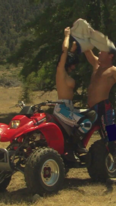 Tour hardcore en quad termina con una follada sucia | Clip 1