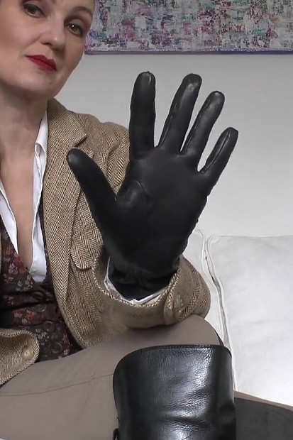 قفازات جلدية صارخة ستجعلك تقذف، سيدة فيكتوريا فالينتي