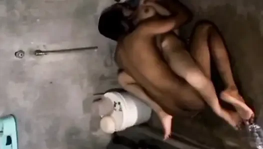 Pakistanlı faisalabad çift banyoda BDSM seksini keşfediyor