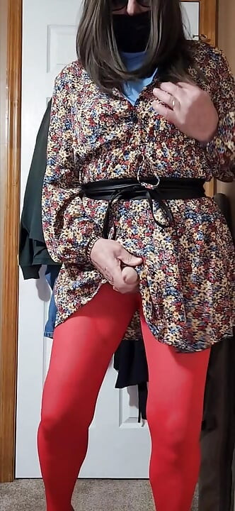 Cd tease, masturbate and cum on my pantyhose and dress.