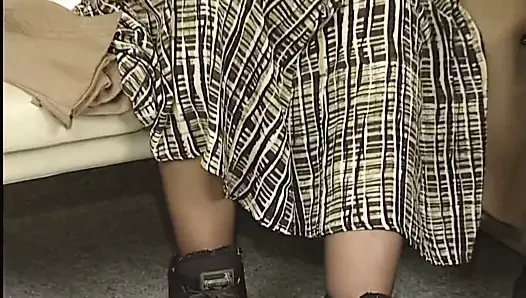 Mutter schickt waehrend des casings tochter raus