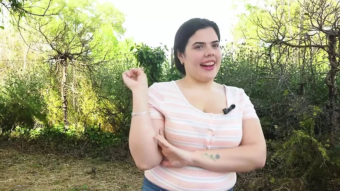 Seksi büyük memeli esmer alma ile herkesin içinde çıplaklık! Bizi konuşmadan bırakacak