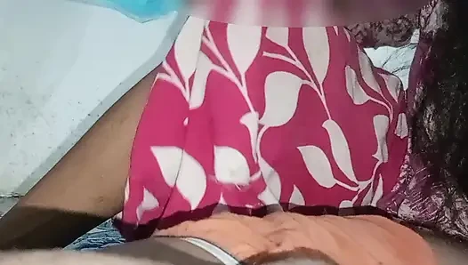 Üvey kız kardeşim yarağımı emdi sonra yarağım ayağa kalktı ve onun seks üvey kız kardeşini siktim erkek kardeşini sikiyorum