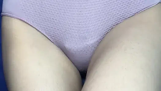 Возбужденная Riya получает свою суточную дозу хуя от ее сводного брата - хардкорная дези трахается с большим камшотом