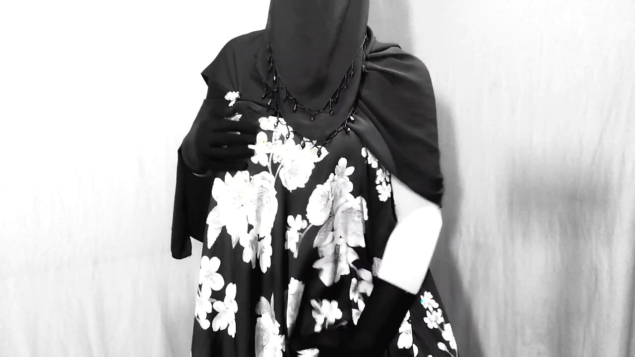 Muçulmana hijabi linda dona de casa fodendo com vizinho - com áudio bangla claro