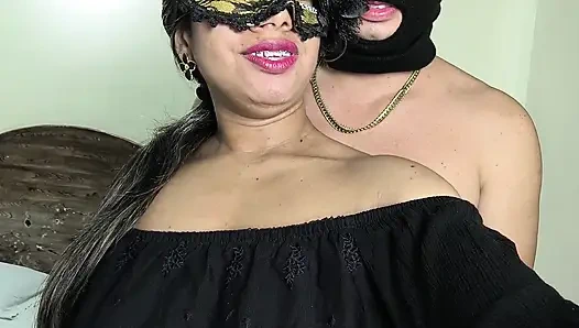 Sadakatsiz üvey baba üvey kızını götten sikiyor ve ağzına boşalana kadar iyi bir sakso istiyor