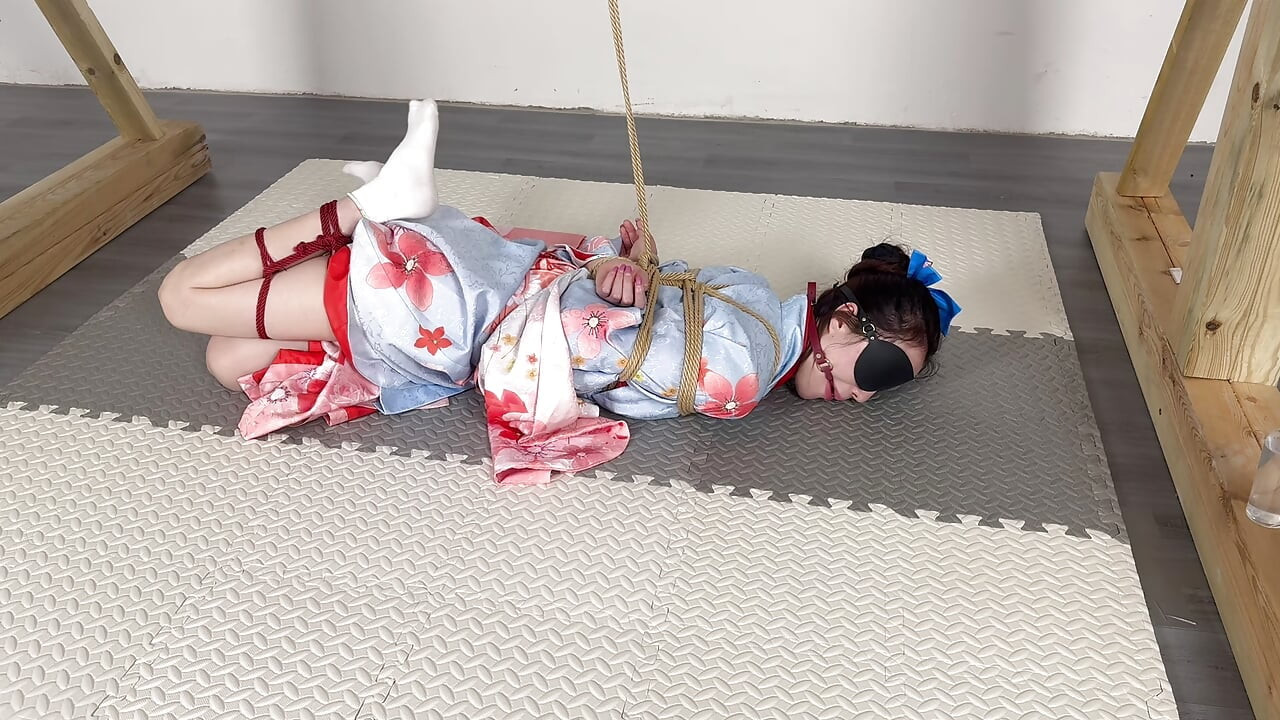 Phiên bản cao trào của việc mặc kimono vào một ngày nắng