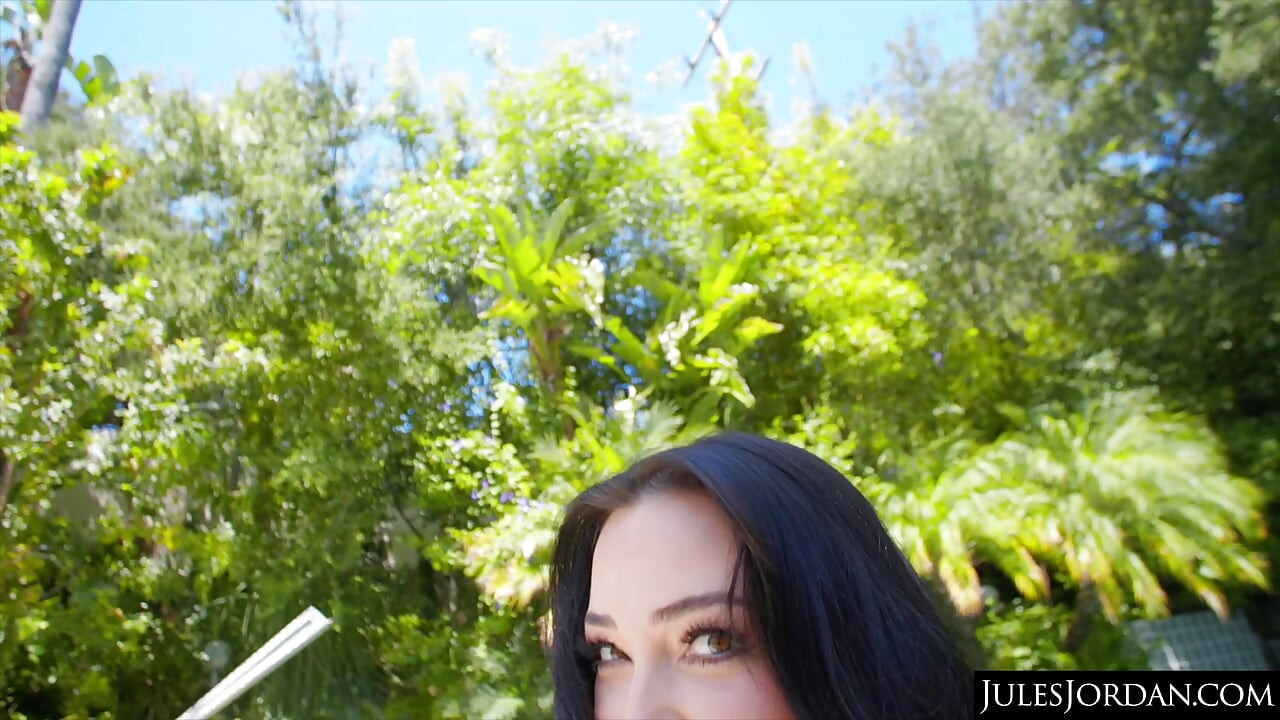 Os grandes naturais e a bunda grossa de Cassie Lenoir roubam o show