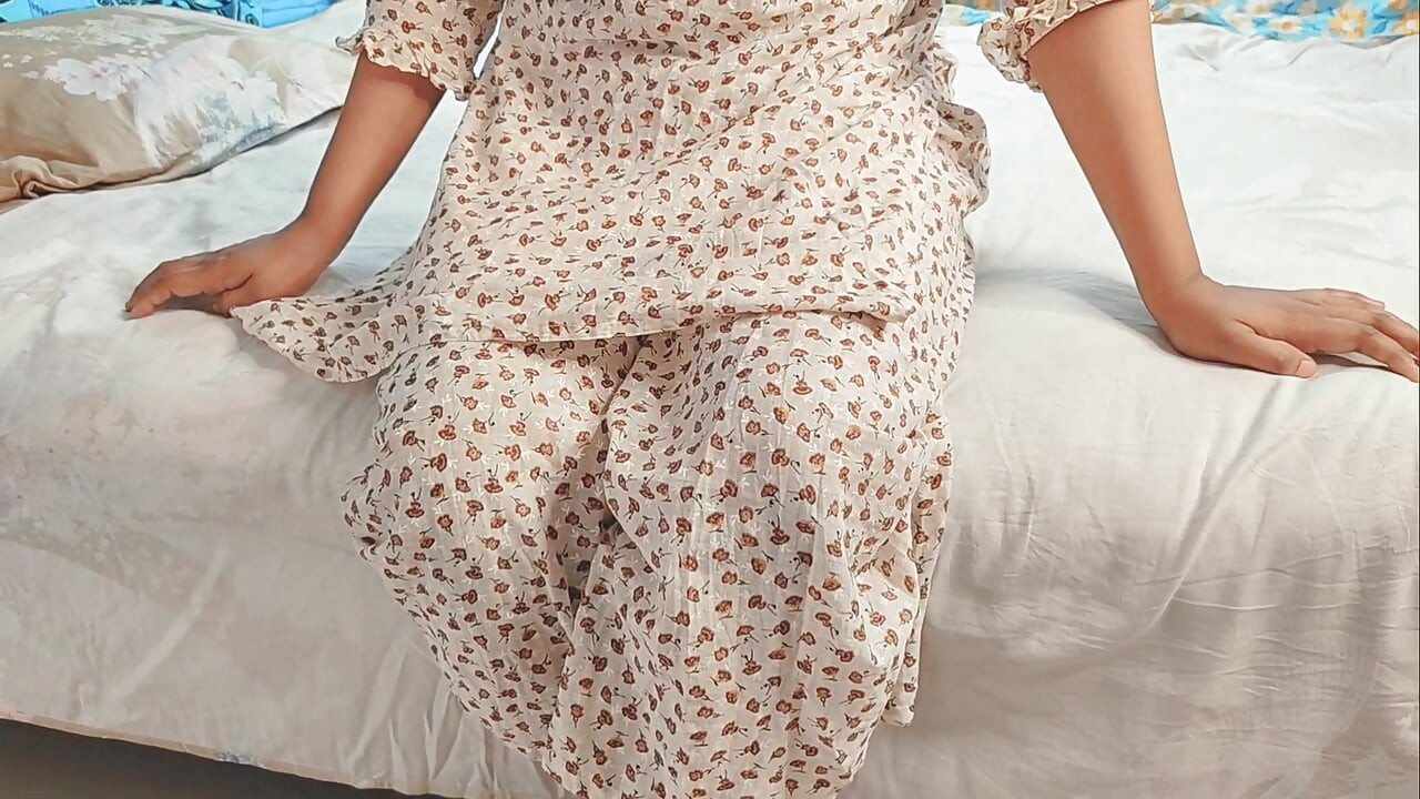 Fiori sălbatici ai curului spulberă tăcerea și aprind foamea
