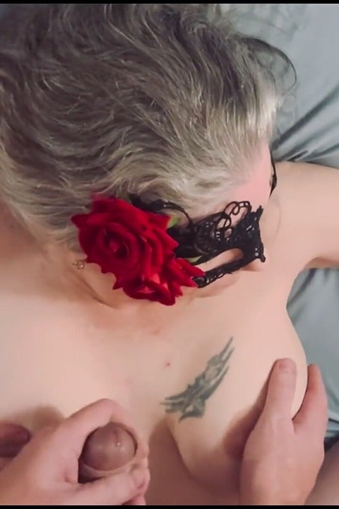 Titty Fuck Ερασιτέχνης Σύζυγος, Σπέρμα στο Στήθος