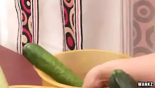 Les filles sexy aiment les légumes
