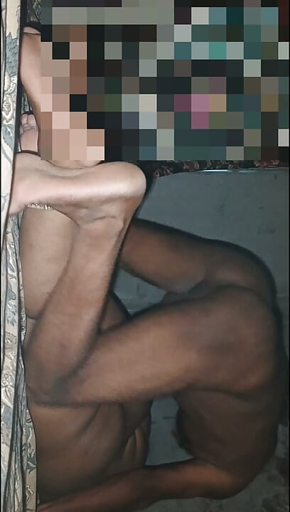 בטעות הזין נכנס לתחת של הבהאבי