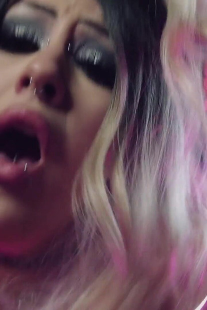 Pink &saftiges tussi-häschen - Luna Luxxx