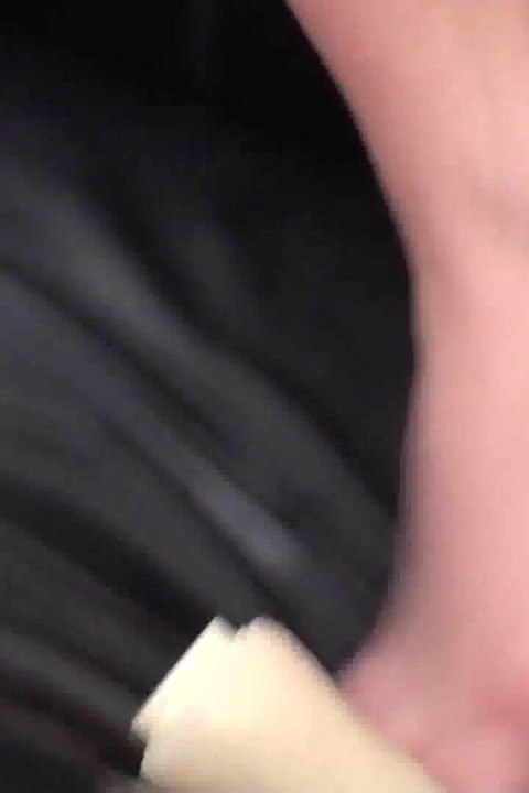 足でディルドを潰す