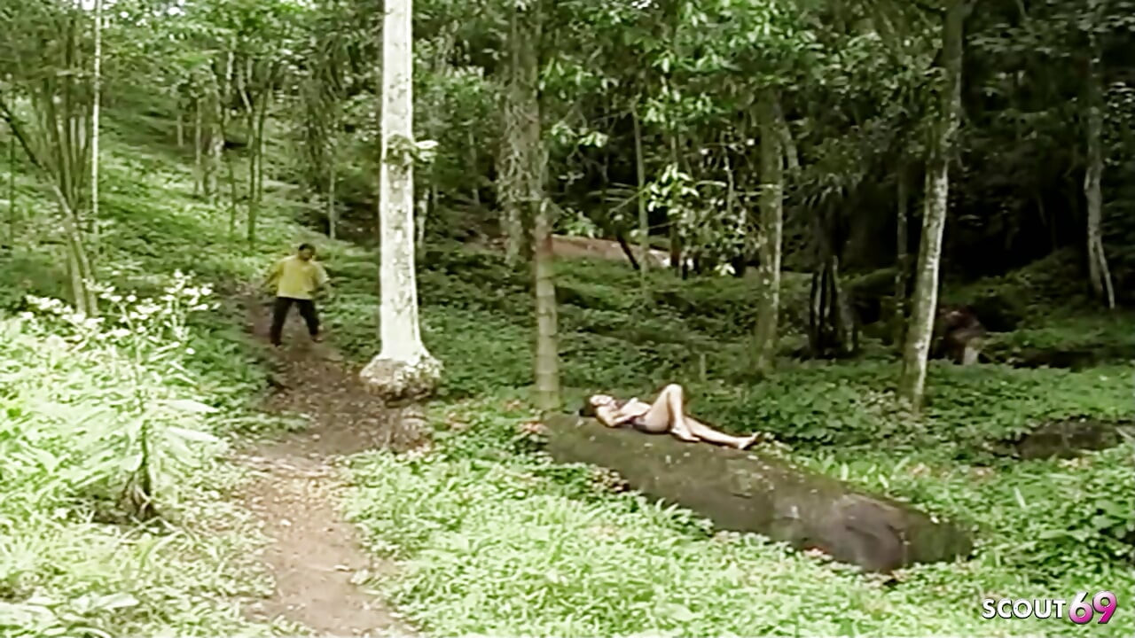 Tinder Date трахают в анал на улице шаловливый транс и получает камшот