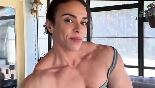 Черная мама развязывает огонь по культуризму подгибающее давление