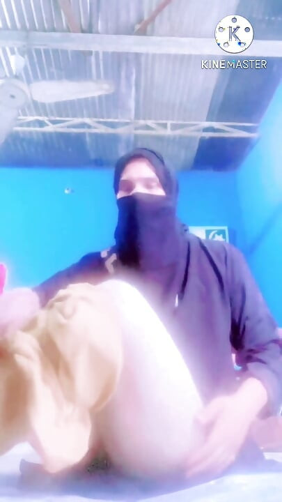 Fun in the Hijab  I Am Peeing