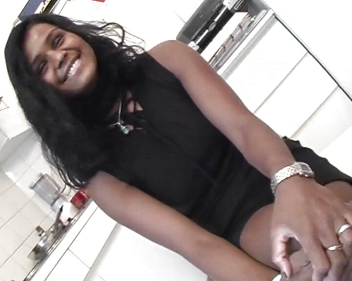 Perfecta Ebony din Franța a primit o încărcătură mare albă pe față