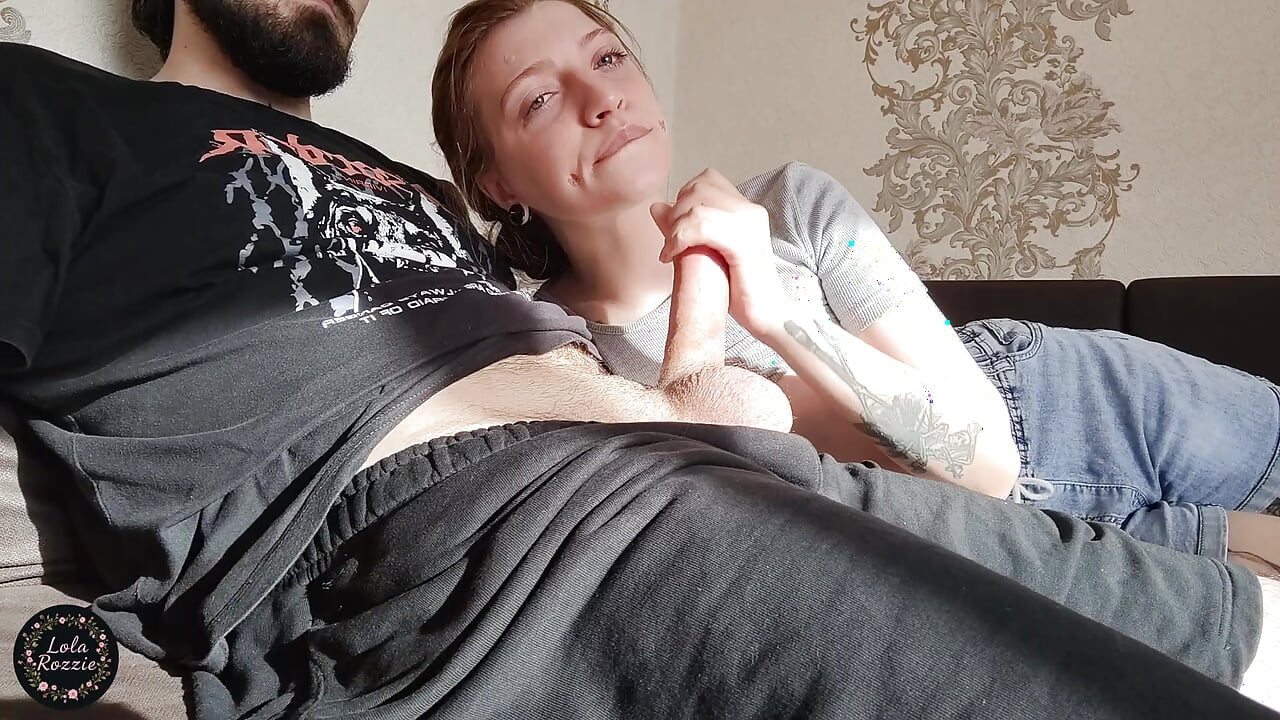 The Girl Dozed Off On Her Boyfriend's Lap And Was Fucked In Her Mouth