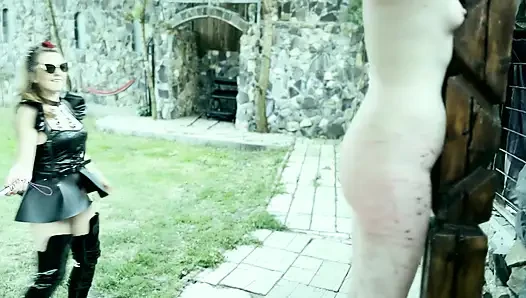 DIABOLIC порка в лесбийском доминировании - пение от ее боли - лесбийское доминирование CRUCIFICTION - порка рабыни без пощады