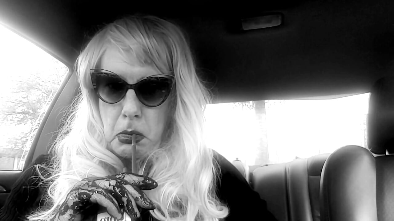 SMOKING GRANDMOTHER DOING A MORE120 WITH LOTS OF DANGLES