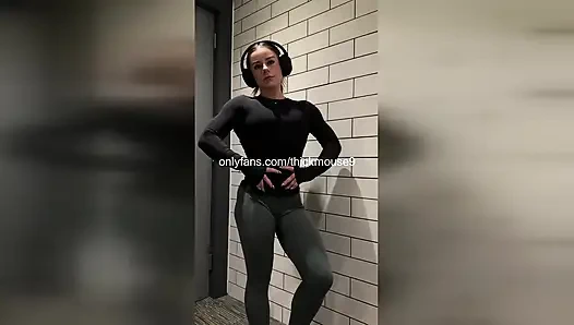 Instagram canlı kaza: 18 yaşındaki bakire grup seks - delikler parçalanıyor ve dölleniyor!