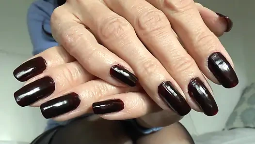 Karanlık gizemli tırnaklar, Lady Victoria Valente