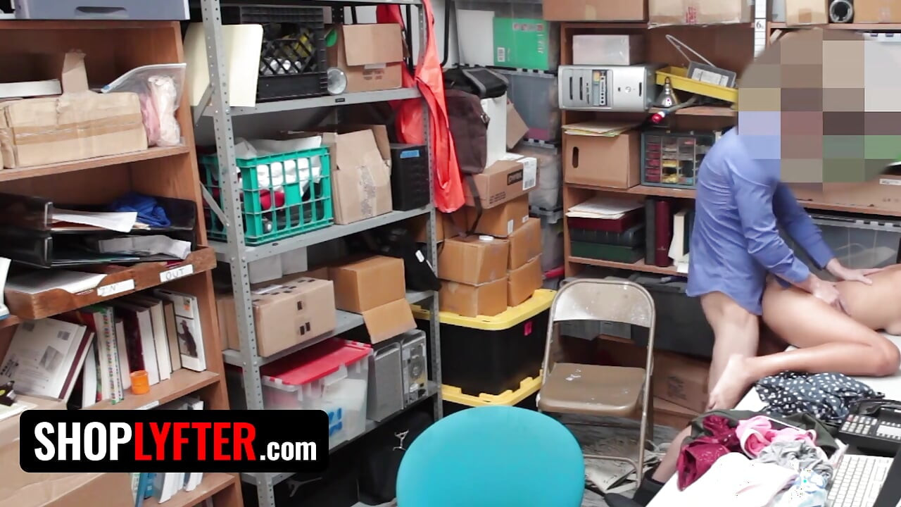 Shoplyfter - Hot Ebony Vixen Kat Arina Gaggs on Officer's Dick to Avoid Troubles with the Law