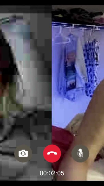 Peitos e bunda em chat de chamada ao vivo pela web | Clipe 1