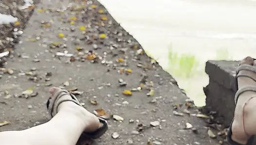Gadis Kolombia Masturbasi Di Depan Umum Di Jalan
