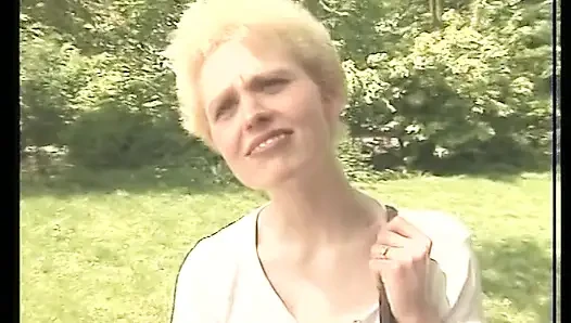 Gadis remaja rambut pirang diajak nyepong kontol dan memeknya dijilat