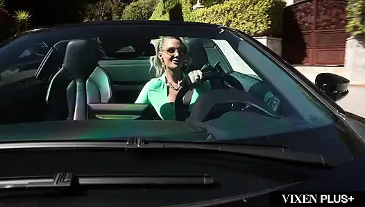 VIXEN НАСЛАЖДАЕТСЯ ЛУЧШЕЙ МИЛФОЙ Феникс с секретным большим черным членом