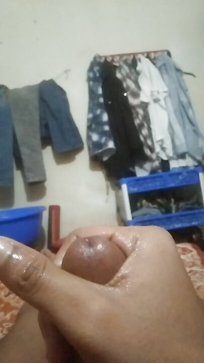 Ich habe in meinem Zimmer einen Handjob bekommen.