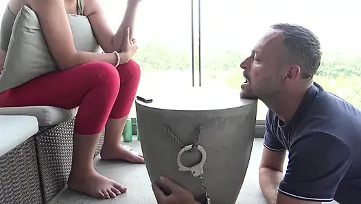 Der menschliche aschenbecher smirni!