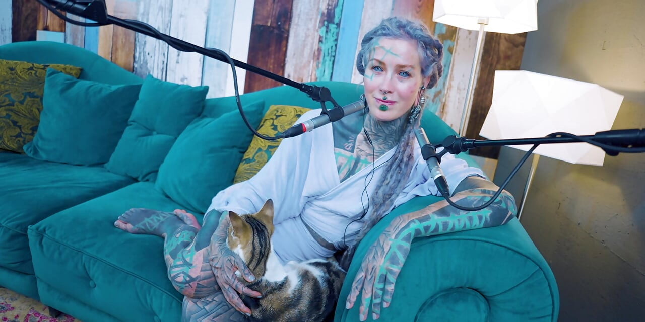 ฉันพูดถึง e - เอาใจใส่ - ASMR Podcast SFW คุยสาวผอมโกธิค Dreadlocks นางแบบรอยสักสาวหมึก