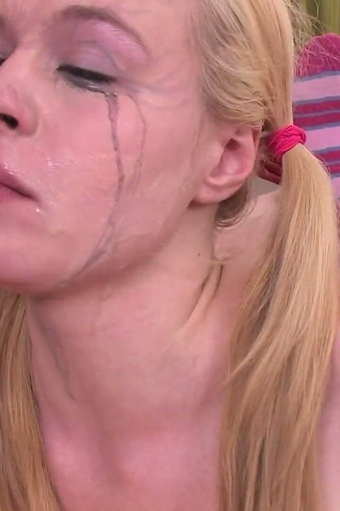Innocent 18 years teen gets extreme deepthroat