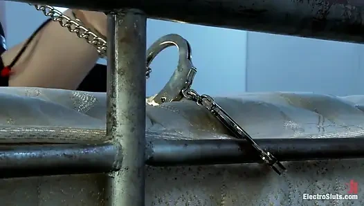 Justine will eine elektroschlampe sein