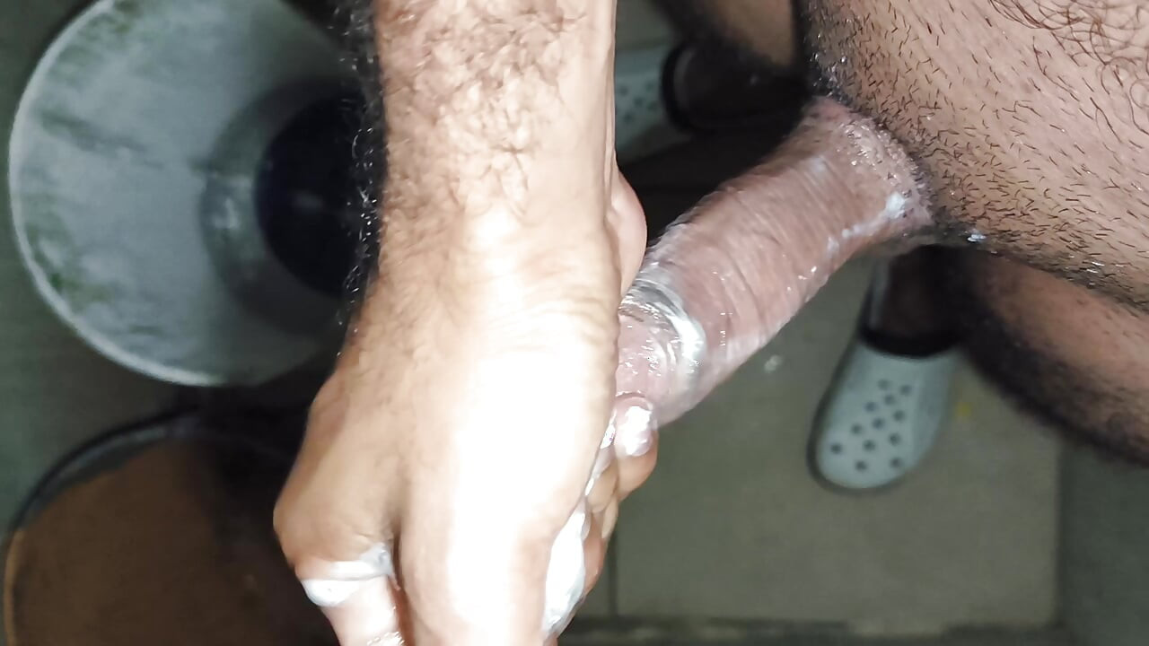Jerk Man Jerks Off In The Bathroom Without Scrubbing His Body With Soap