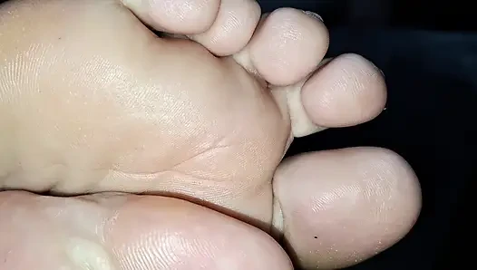 Play with yourself while you look at my GILF gilrfriend shows her cute feet